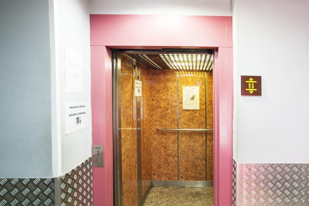 Center-Ramblas Pension Barcelona Buitenkant foto
